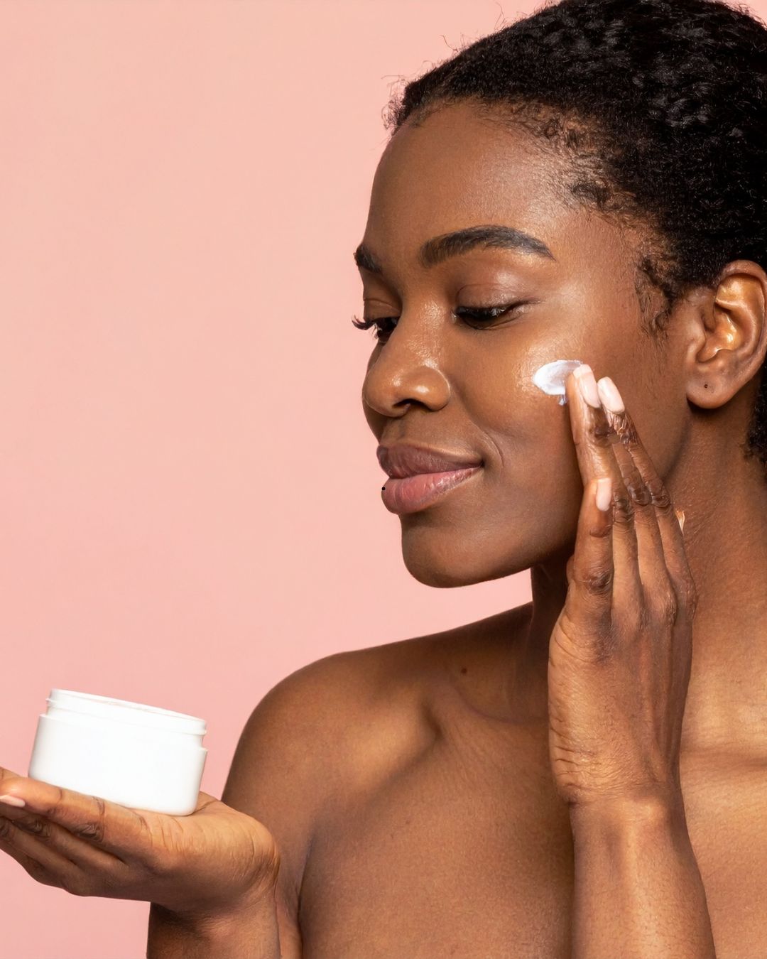 Non-toxic beauty products and natural skincare supporting women’s health